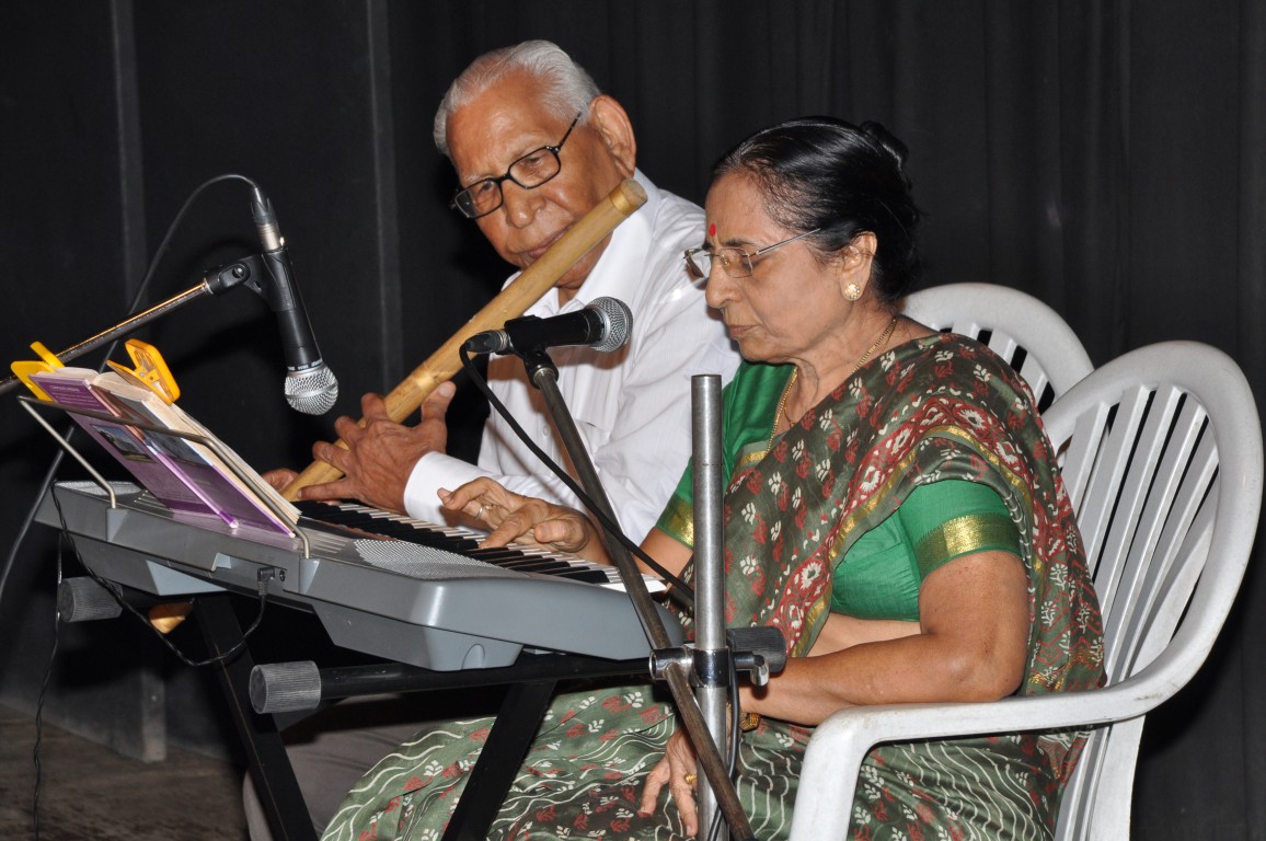 Dr S R Kankariaji on the Flute & Mrs Tara Kankaria on the Casio at the Oswal Mitra Mandal Program